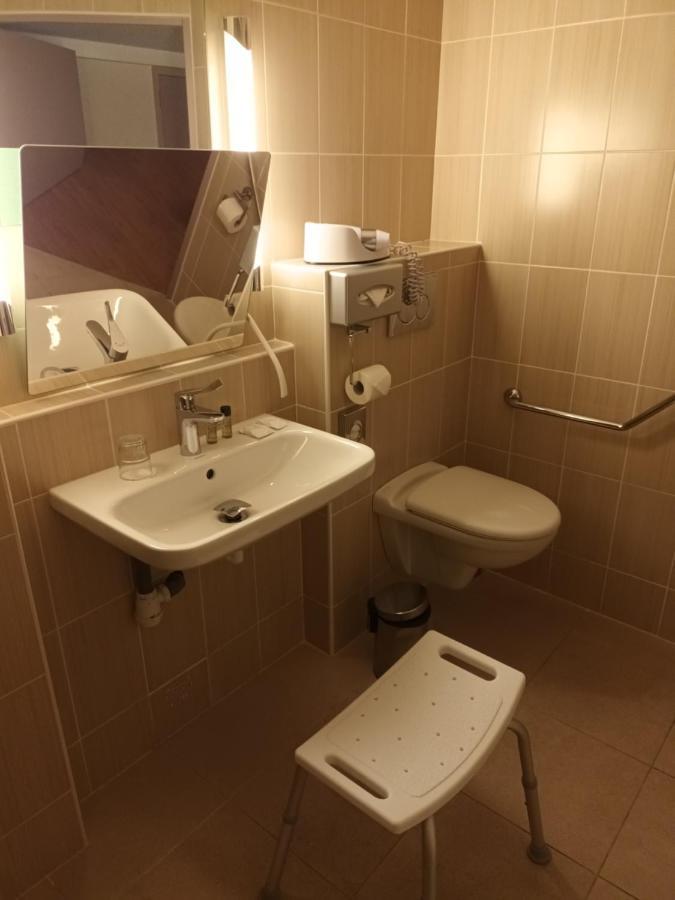 Chambre Simple - Accessible aux Personnes à Mobilité Réduite